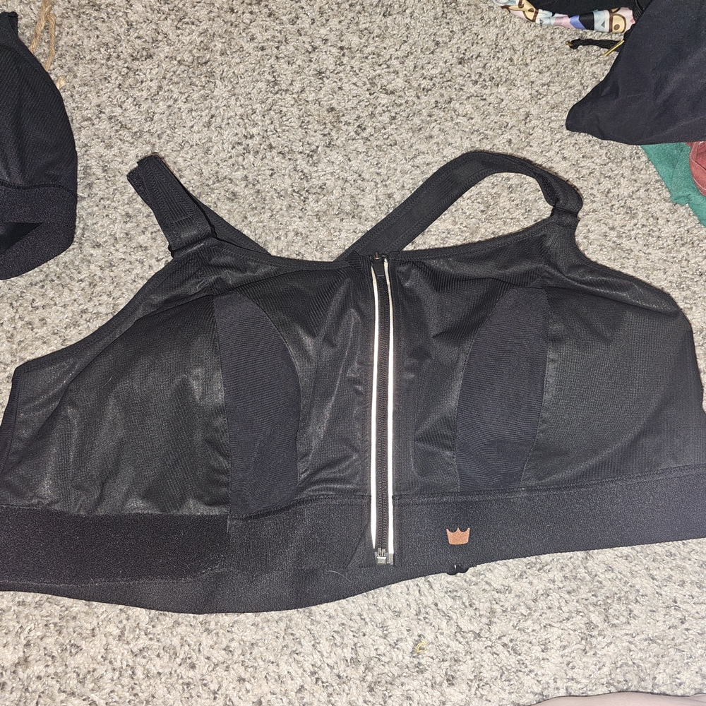 SHEFIT Black Sports Bra with Zipper